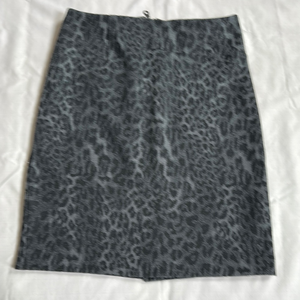Studio point Leopard Print Gray Skirt size 6‎